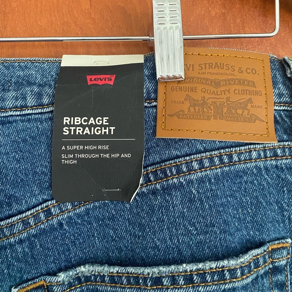 Levi Women’s Ribcage Jeans NWT sz. 32 - Picture 5 of 5